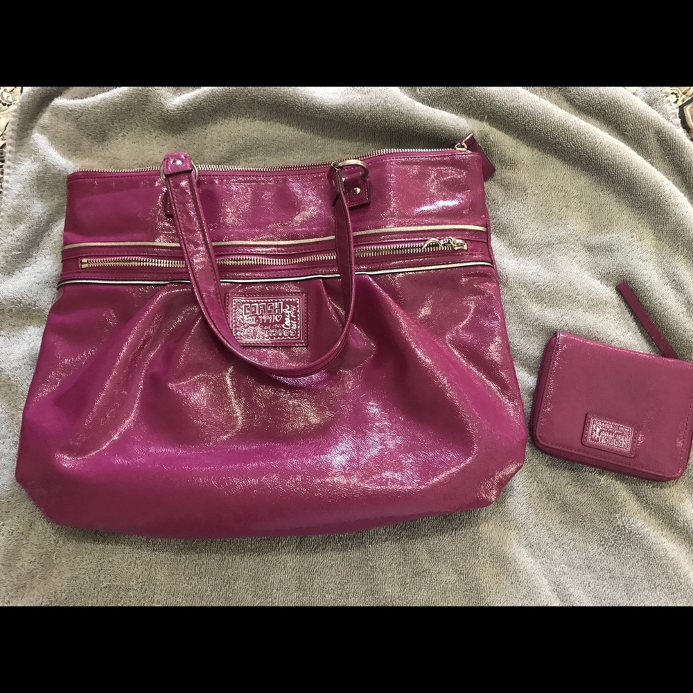 Coach patent leather poppy daisy purse and wallet